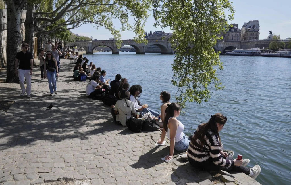 Les Microplastiques Envahissent les Fleuves Européens