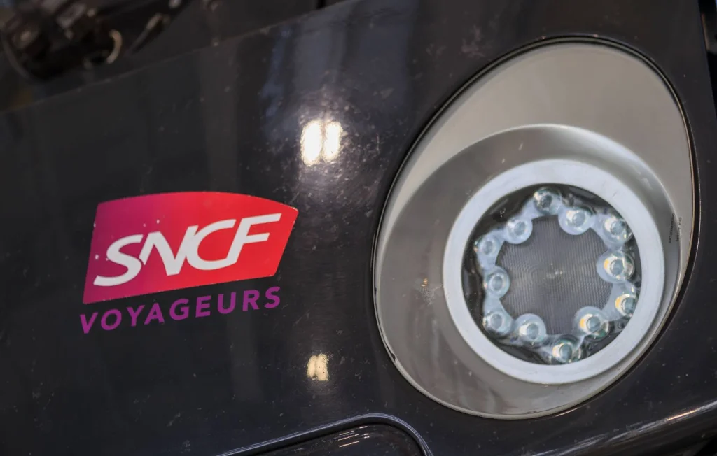 Miraculée : une femme échappe à un train en Isère