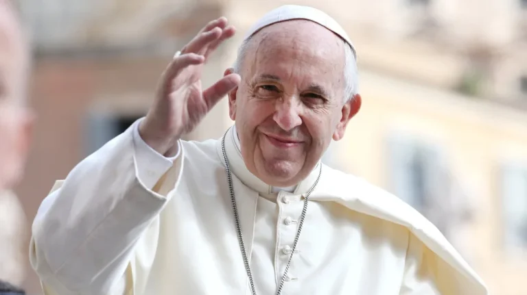 Objets choisis pour la sépulture du pape François expliqués