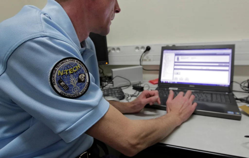 Photomontage choc : enseignante menacée par un élève en Gironde