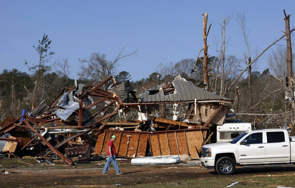 Tornades meurtrières aux États-Unis : bilan alarmant de sept morts