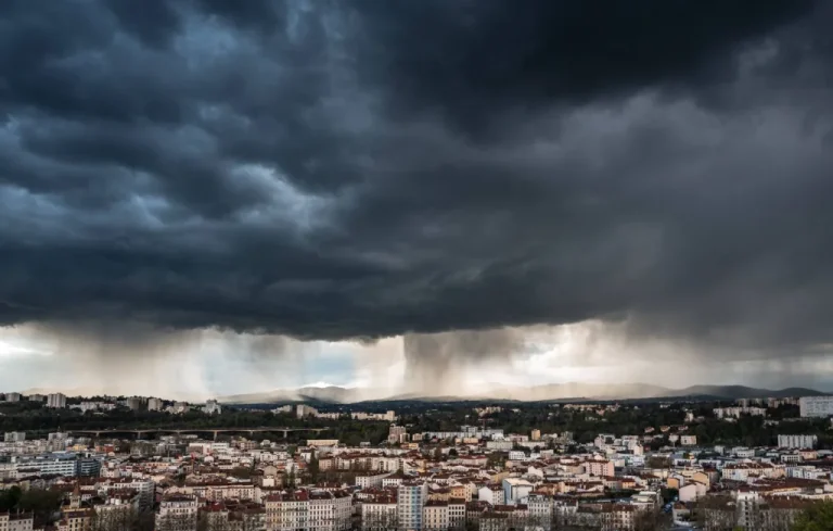 Vague d&rsquo;orages : alertes pour la France ce mardi