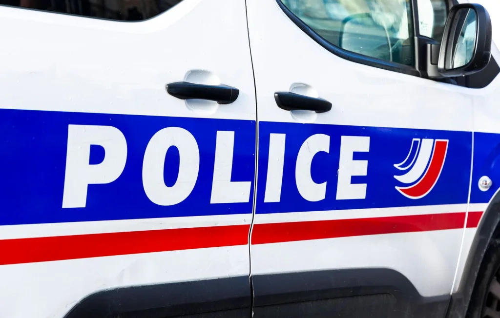 Violence insupportable : un adolescent humilié en direct à Saint-Denis