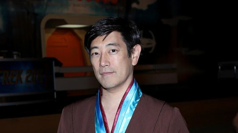 Grant Imahara lors d'une convention en tenue inspirée de Star Trek