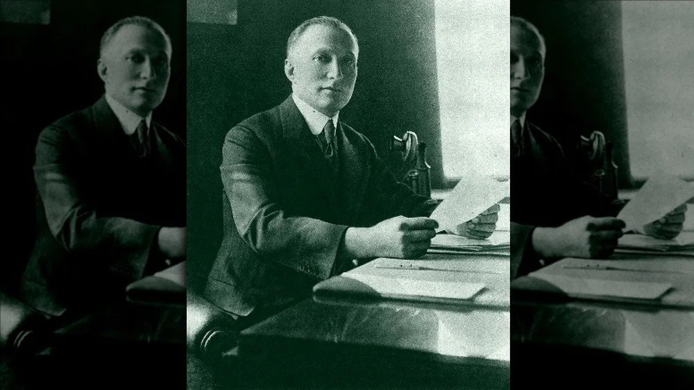 Portrait d'Adolph Zukor par le studio photographique Apeda