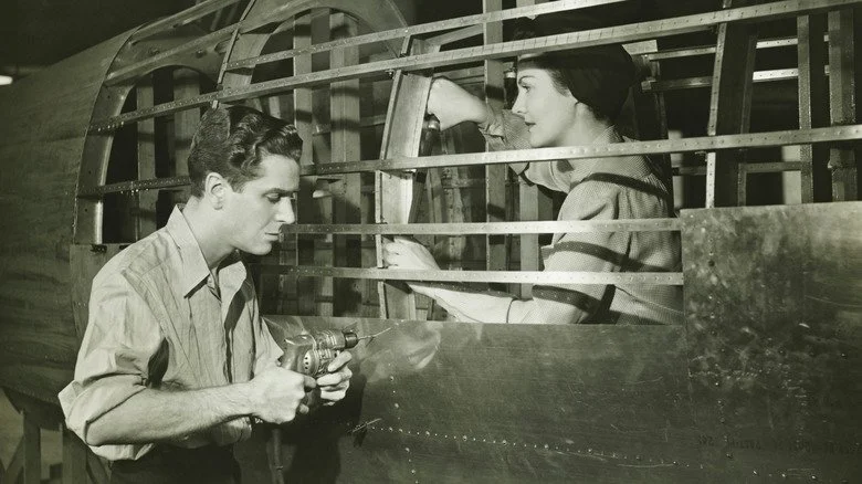 ouvriers d'usine de l'ère WWII