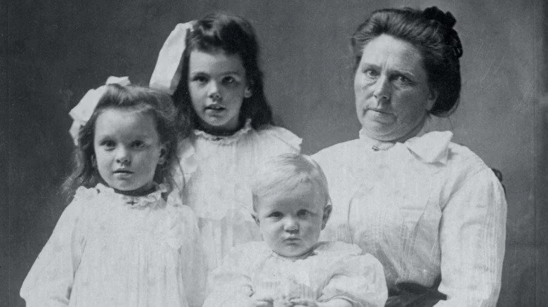 Belle Gunness avec trois enfants