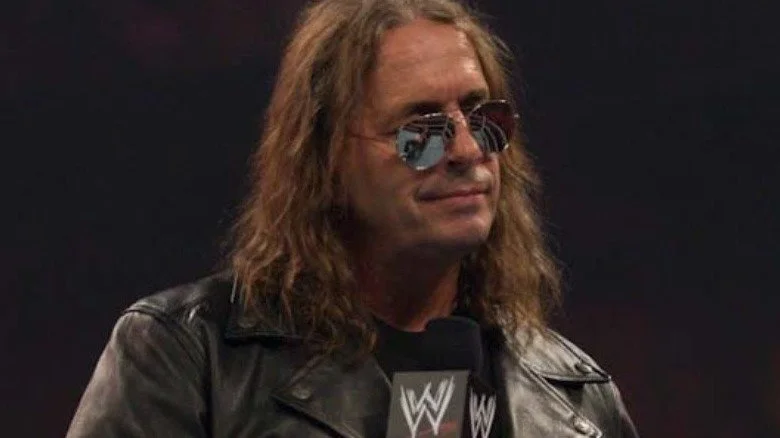 Bret Hart réalisant une promo