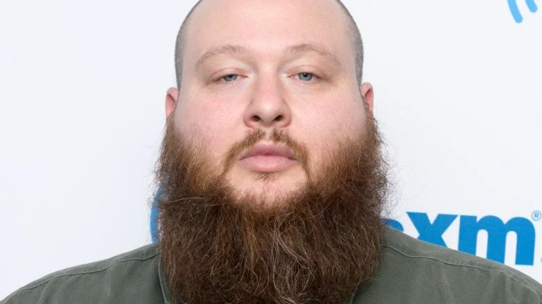 Action Bronson regard sérieux