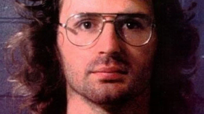 Mugshot recadrée de David Koresh de 1987
