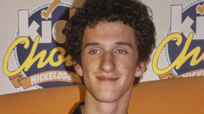 Dustin Diamond regardant aux Kids Choice Awards dans les années 90