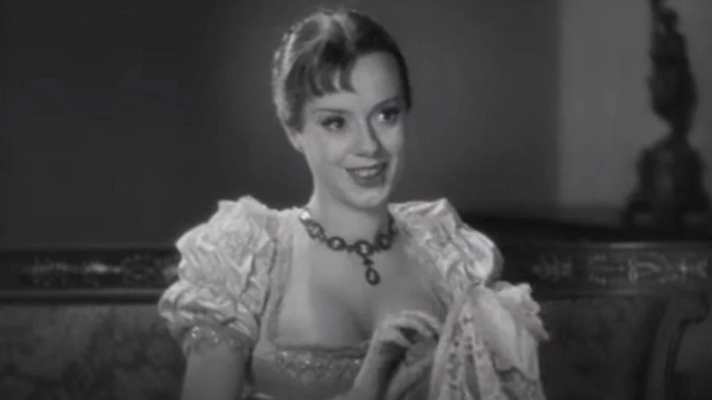 Elsa Lanchester en Mary Shelley souriante