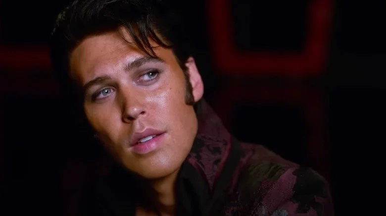 Austin Butler as Elvis Presley in in purple shirt