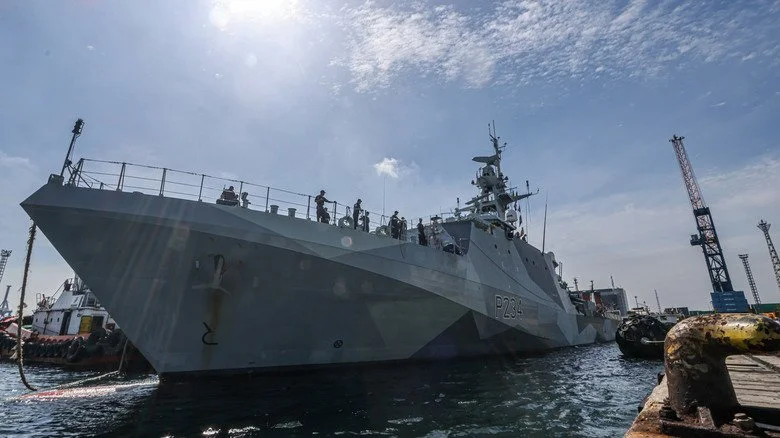 HMS Spey docked with crew