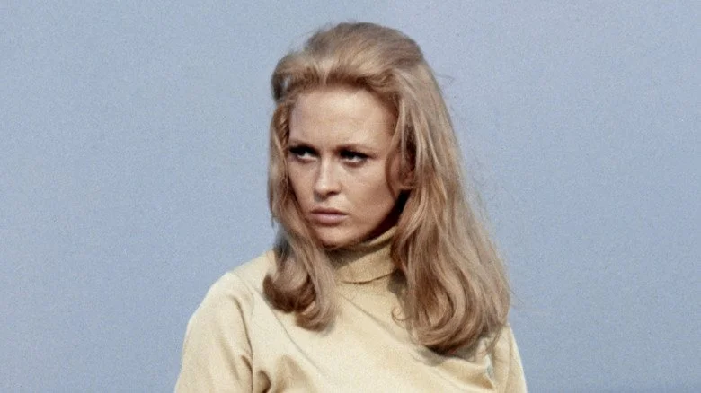 Faye Dunaway sur une plage dans une scène de The Thomas Crown Affair
