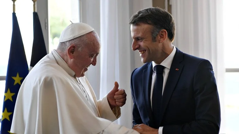 Pape François et Emmanuel Macron.