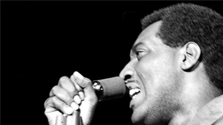 Otis Redding chantant au micro