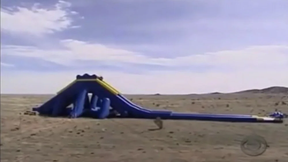 Toboggan aquatique au milieu du désert