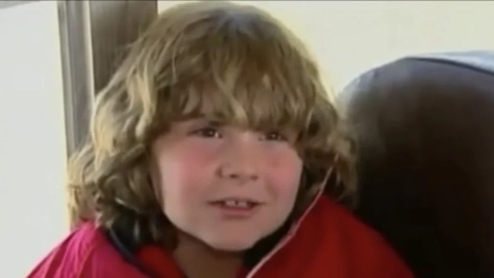 Jimmy assis dans le bus