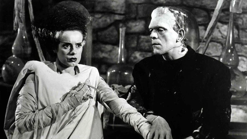 Elsa Lanchester et Boris Karloff dans La Fiancée de Frankenstein