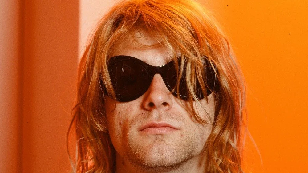 Kurt Cobain portant des lunettes de soleil, 1992