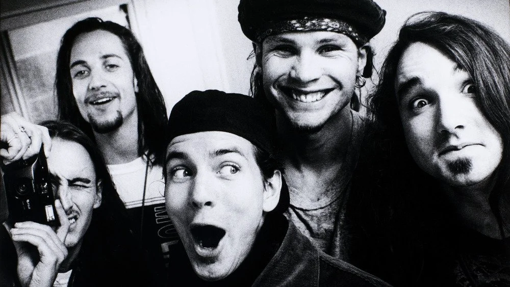Pearl Jam souriant en 1992