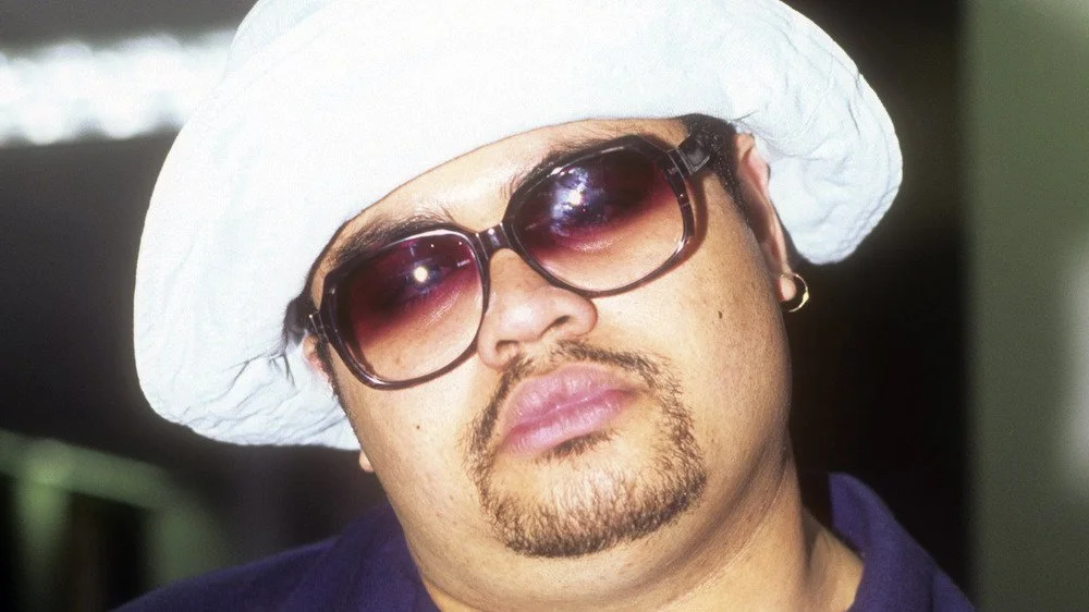Rappeur Heavy D, chapeau blanc
