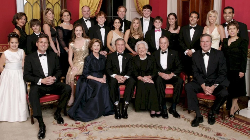 George W. Bush avec la famille Bush, souriant