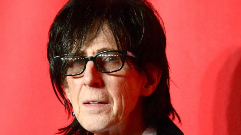 Ric Ocasek portant des lunettes