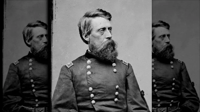 Le Général Jefferson C. Davis posant pour un portrait