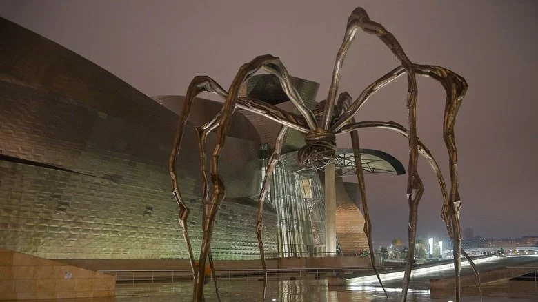 La sculpture araignée Maman de Louise Bourgeois devant le musée Guggenheim de Bilbao, Espagne