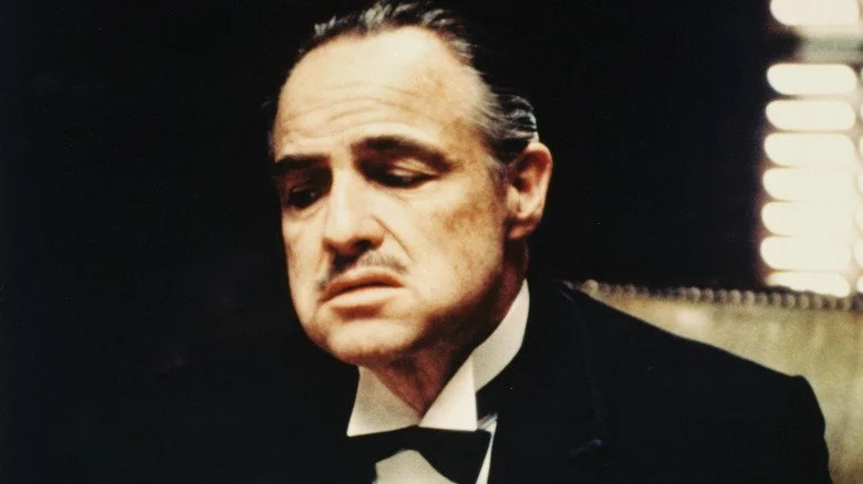 Marlon Brando dans le rôle de Don Vito Corleone dans une scène du Parrain