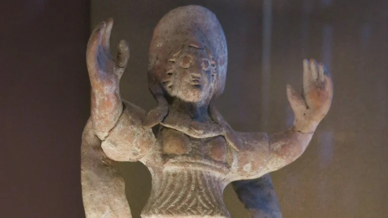 Statue en pierre du père de Mithridates