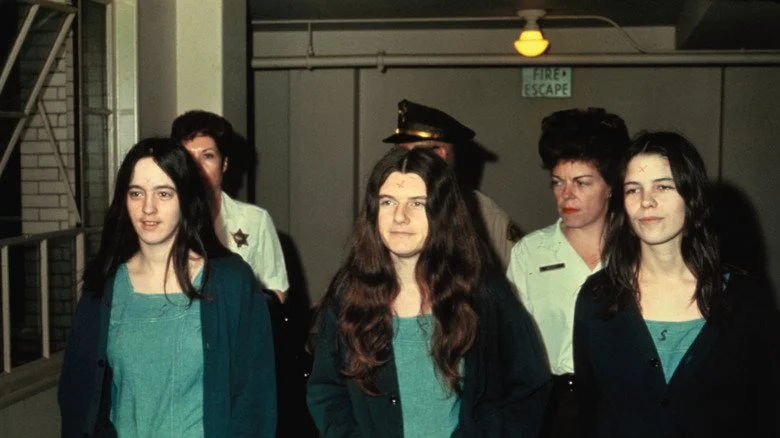 Patricia Krenwinkel, Susan Atkins et Leslie Van Houten en détention