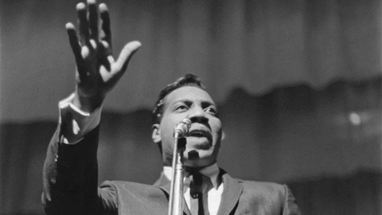 Otis Redding levant la main