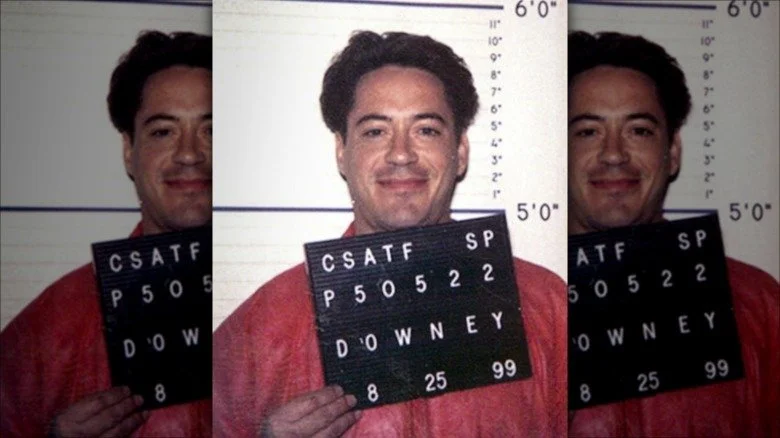 Robert Downey Jr. souriant lors de son arrestation
