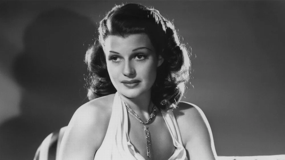 Portrait publicitaire en studio de Rita Hayworth pour le film Sang et Sable, 1941