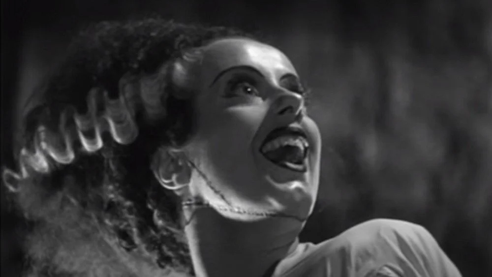 La Fiancée de Frankenstein siffle à son compagnon