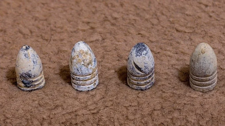 Minié balls de la Guerre de Sécession sur une table