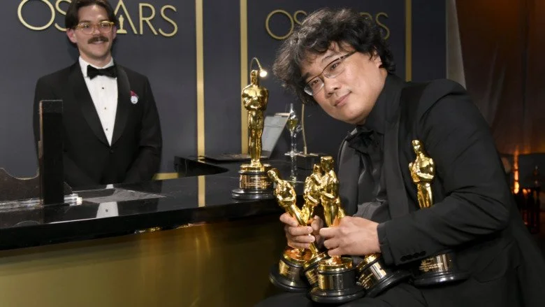 Bong Joon-ho avec ses Oscars