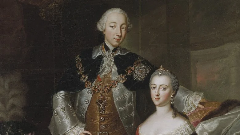 Portrait de Pierre III debout et de Catherine la Grande assise en vêtements somptueux