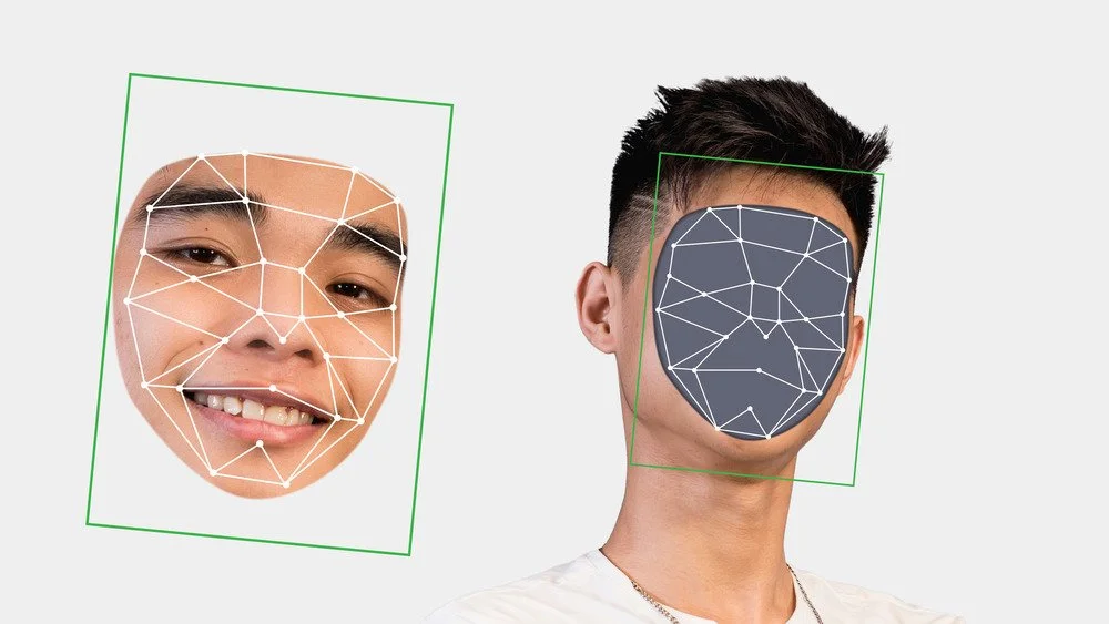 Enfant dont le visage a été numériquement retiré