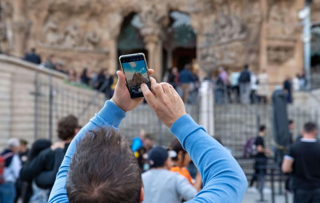 Barcelone : Un photographe chinois neutralise un pickpocket audacieux