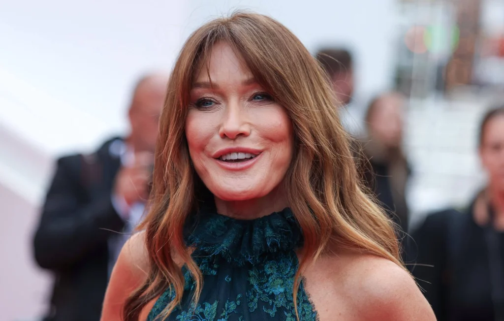 Carla Bruni soutient les mères face à l'inceste en justice
