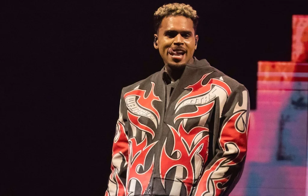 Chris Brown en détention jusqu'au 13 juin pour agression à Londres