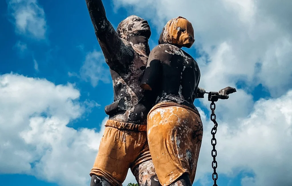 François Bayrou évoque l'esclavage lors d'une commémoration