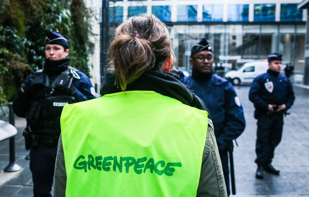 Greenpeace Largue des Rochers en Méditerranée, Enquête Ouverte