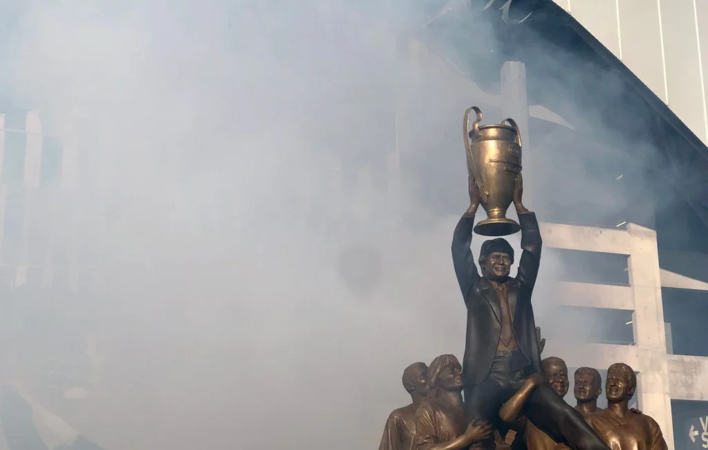 Inauguration de la Statue de Bernard Tapie à Marseille