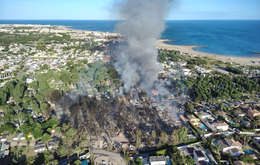 Incendie au Cap d'Agde : 600 vacanciers évacués, deux blessés