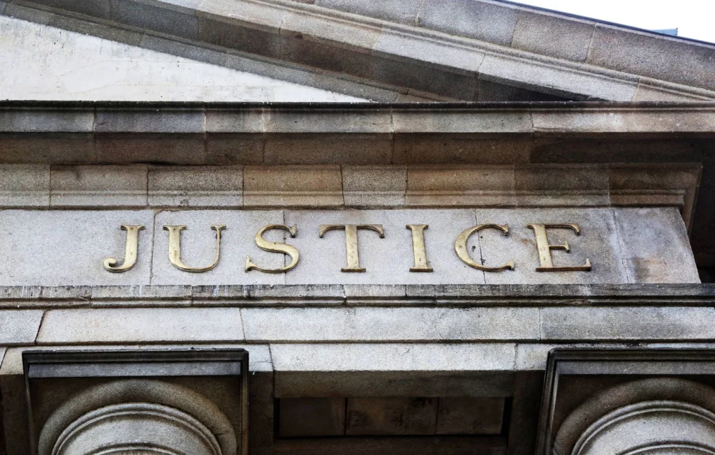 Jugement des suspects de séquestration d'un abbé à Cambrai